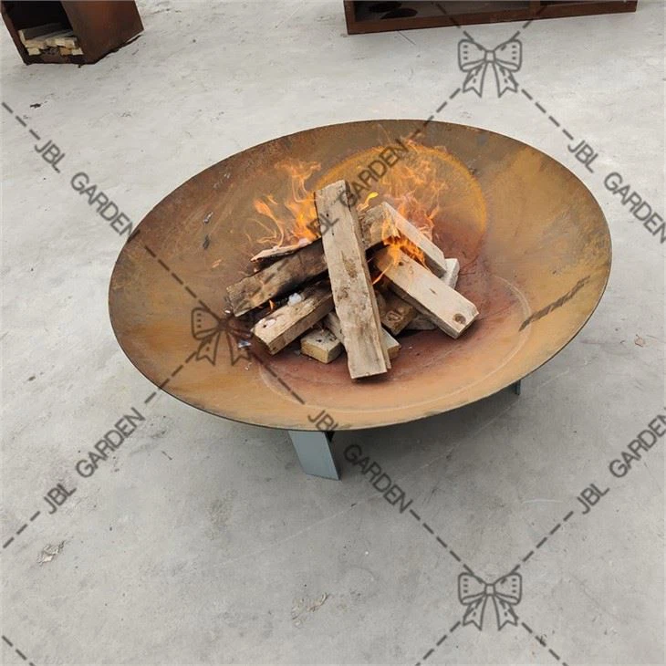 Kempings Rusty Firepit Wood