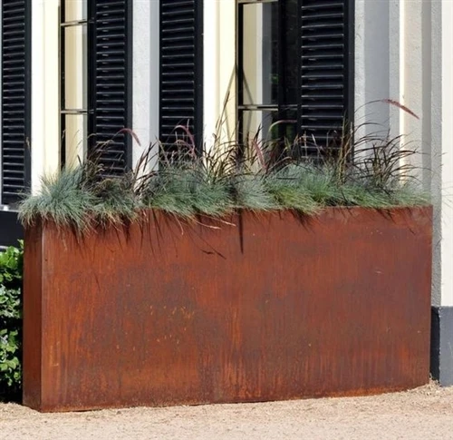Jauni Corten tērauda stādītāji modernām āra ainavām