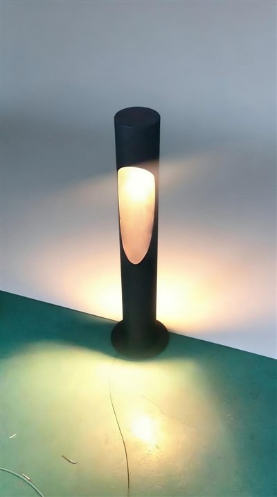 Crescent{0}}Shape Corten Steel Garden Light