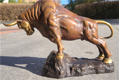 Kvadrātveida ornamenta metāla govs dekorēšana